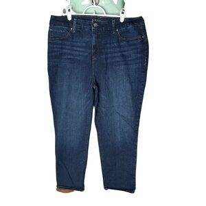 The So Lifting Crop by Chicos Dark Wash Denim Capri Jeans Fitted Casual GG14